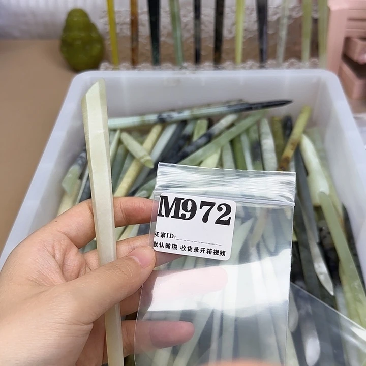 刘***怡蛇纹石玉合金发饰