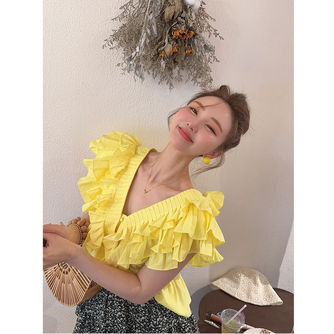 智英欧尼【黄色V领衬衫荷叶边2025年夏季小众炸街高级感女装重工】