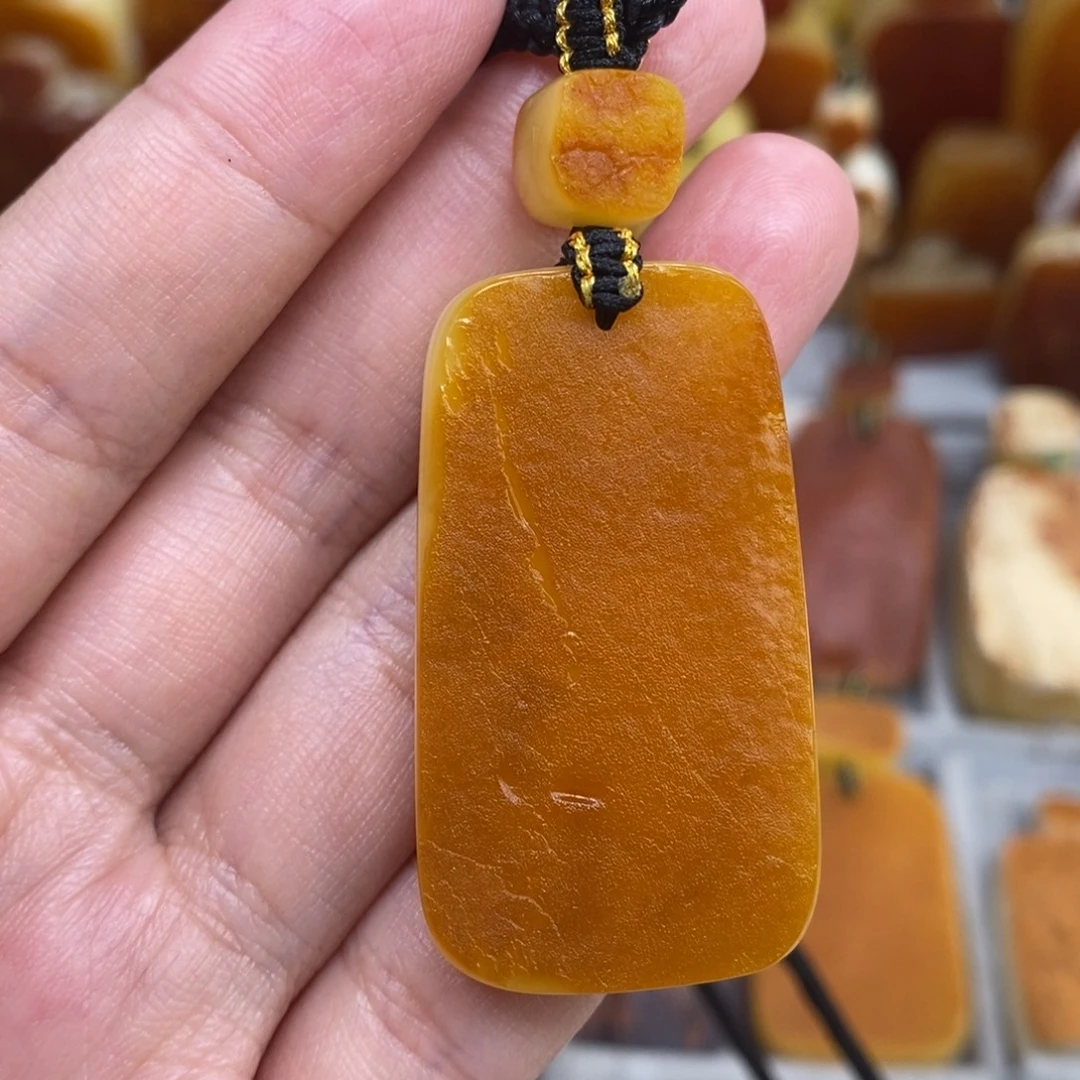 蜜蜡未镶嵌珠宝奇石