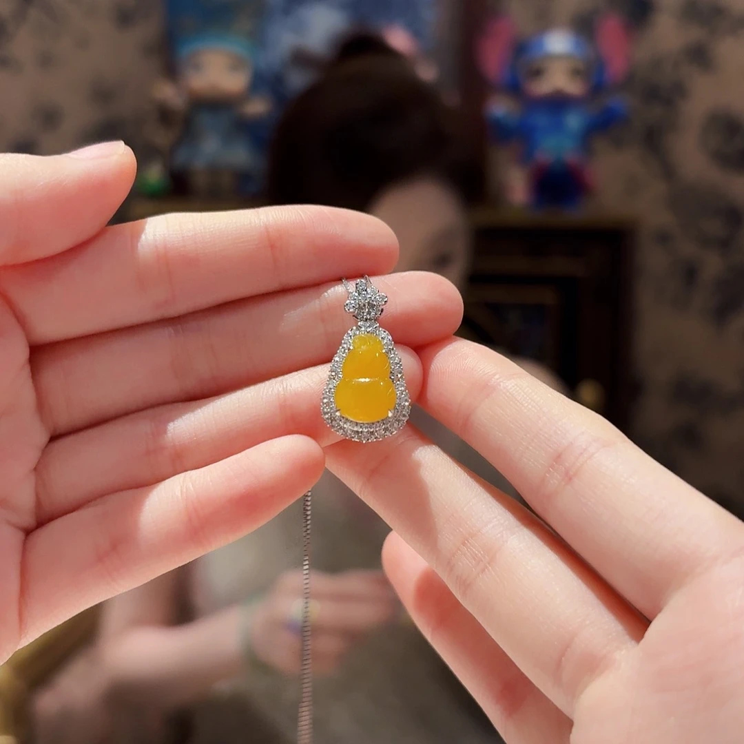 翡翠18K金镶嵌吊坠(赠链)