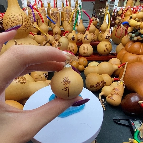 铁***下香榧木葫芦工艺品