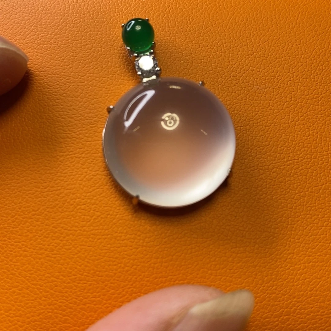 石英质玉合金吊坠