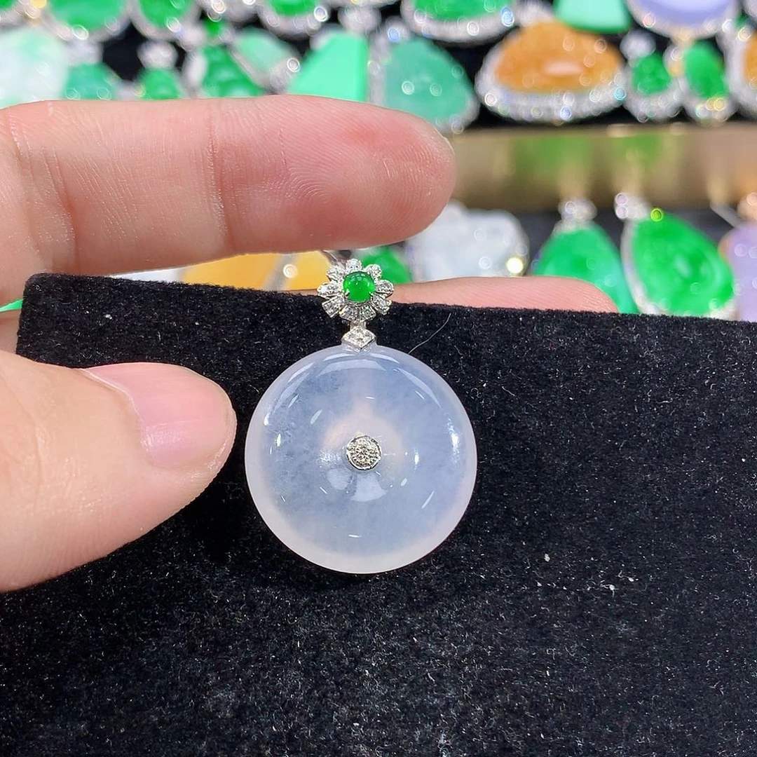 翡翠18K金镶嵌颈饰