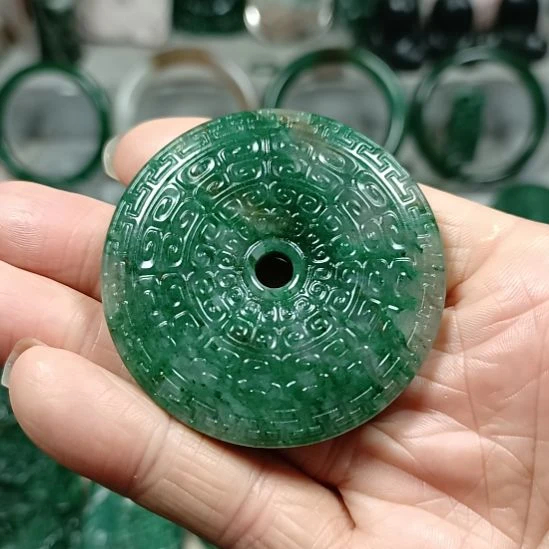 独山玉未镶嵌平安扣