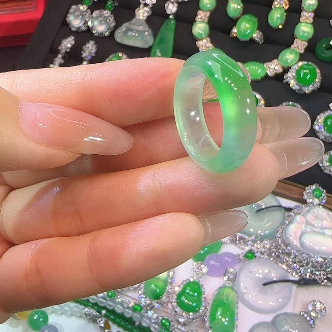 翡翠18K金镶嵌戒指