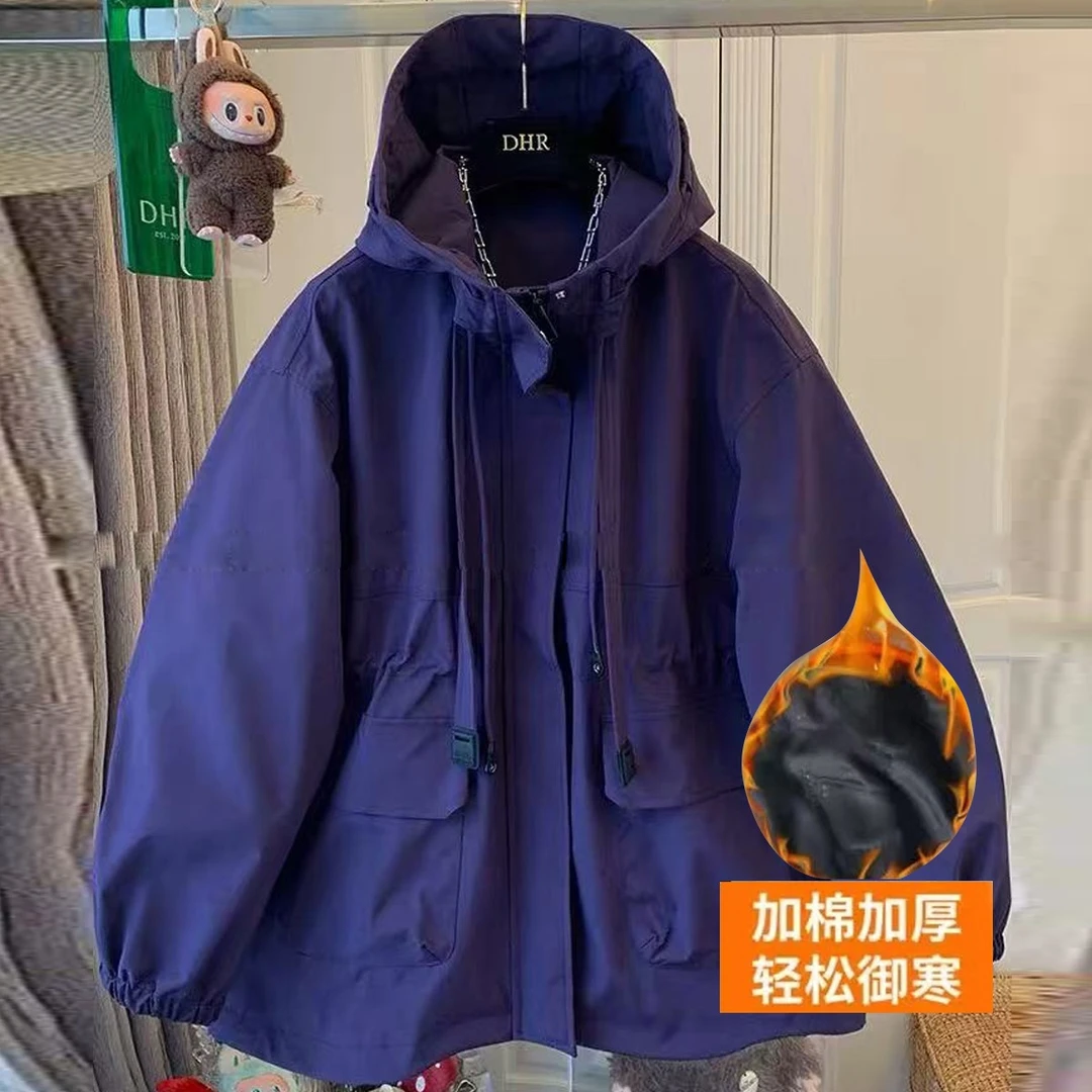 大码女装秋装新款软壳冲锋衣外套胖妹妹中长款连帽风衣收腰显瘦