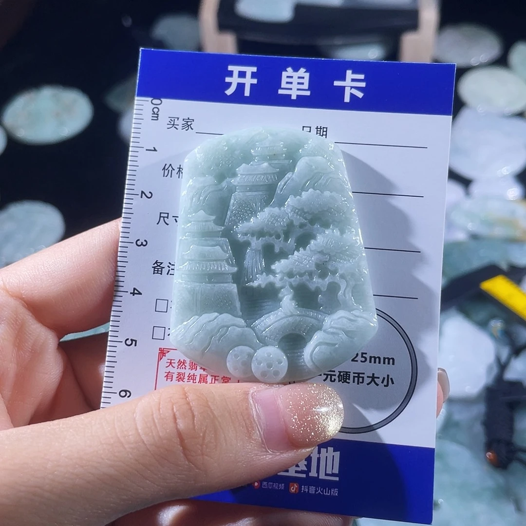 翡翠未镶嵌颈饰翡翠未镶嵌颈饰