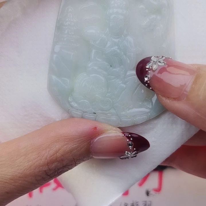 翡翠颈饰未镶嵌天然的A货翡翠