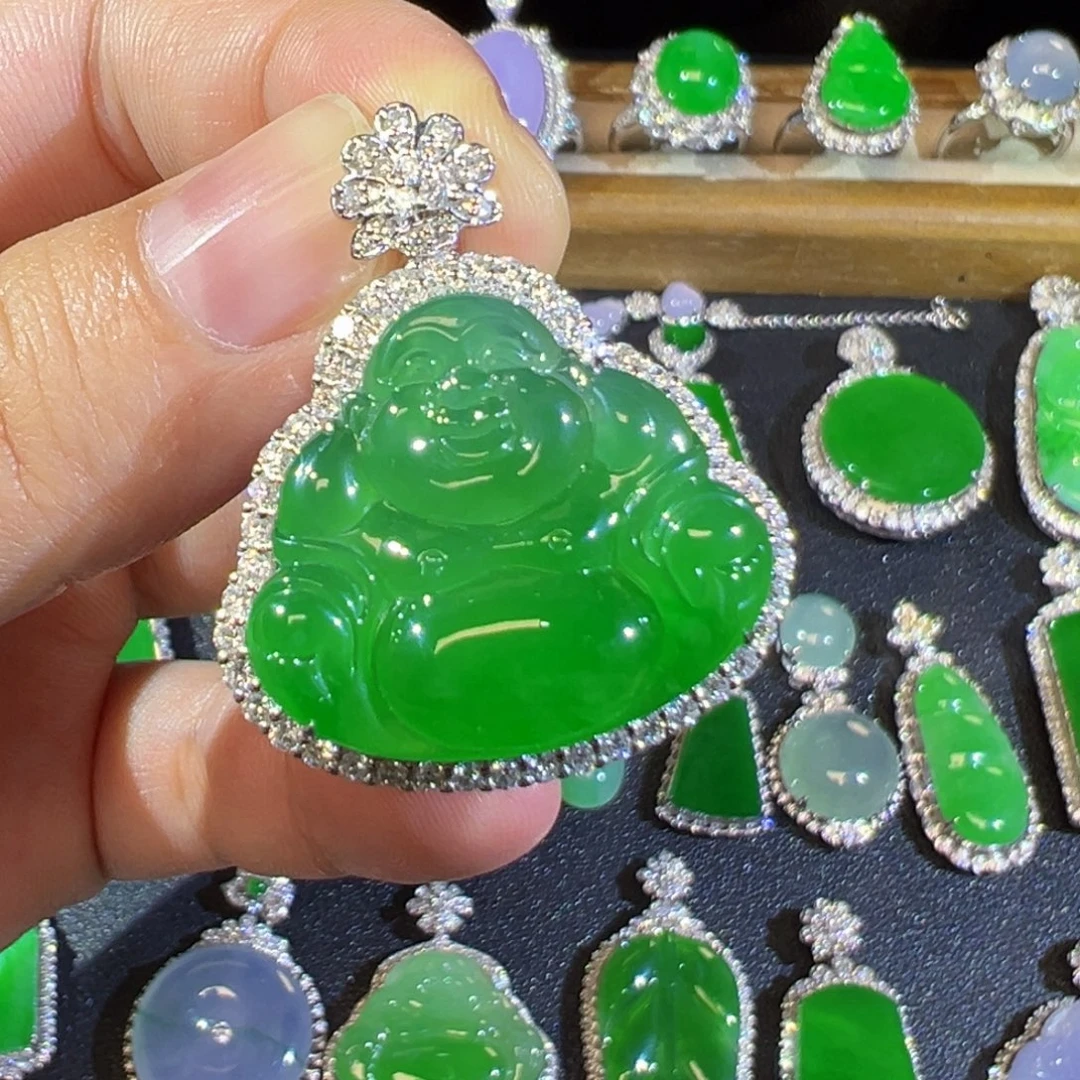 翡翠18K金镶嵌颈饰