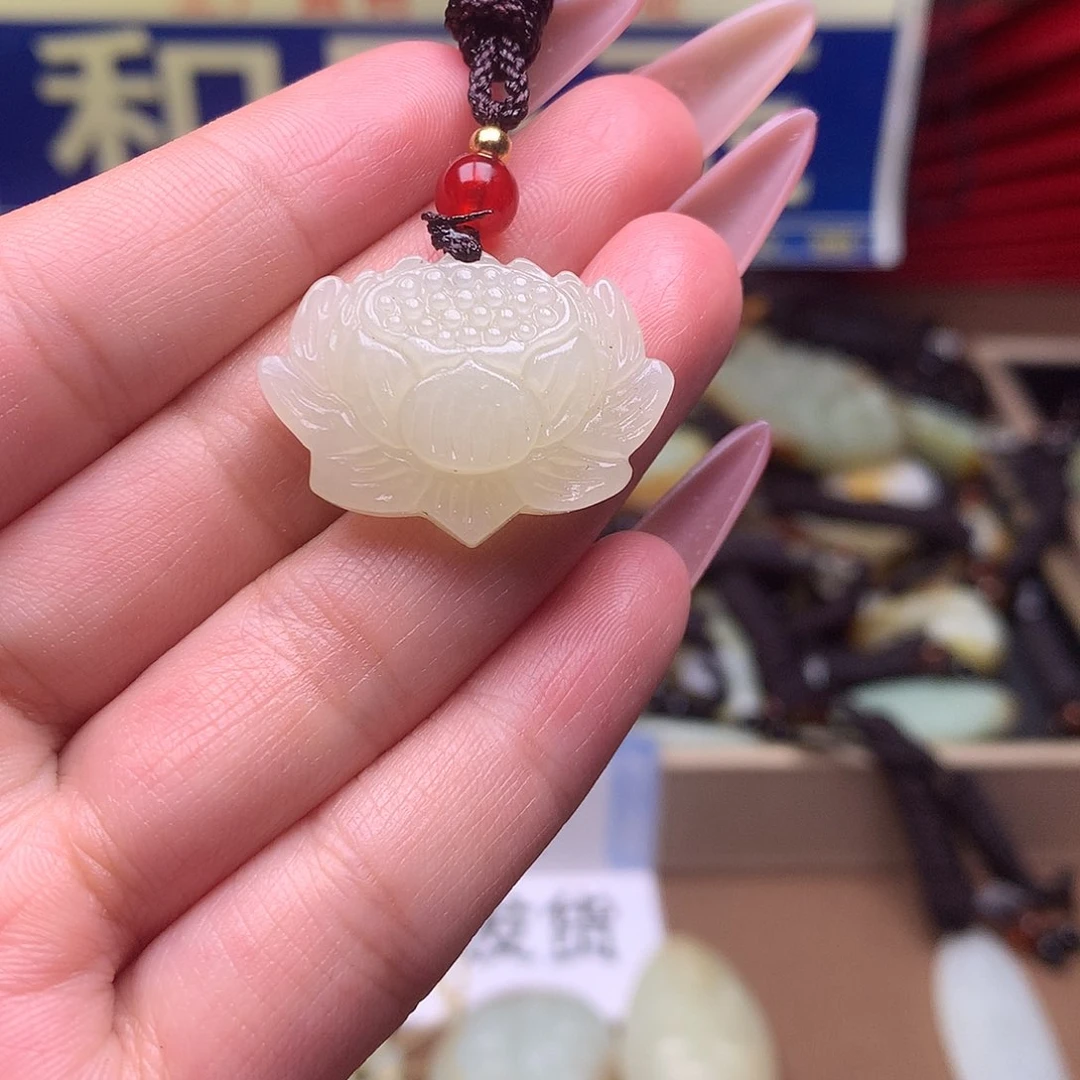 和田玉颈饰足铂镶嵌