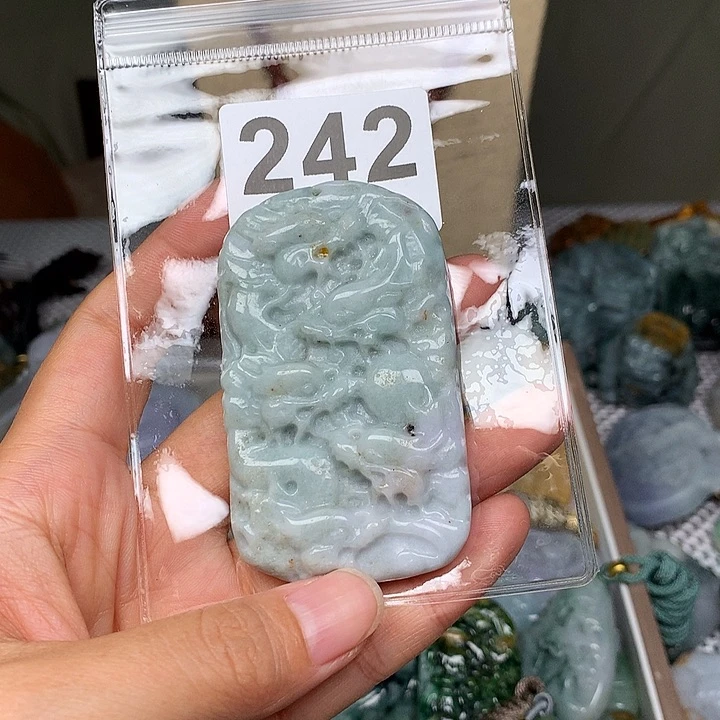 翡翠未镶嵌颈饰云****儿翡翠