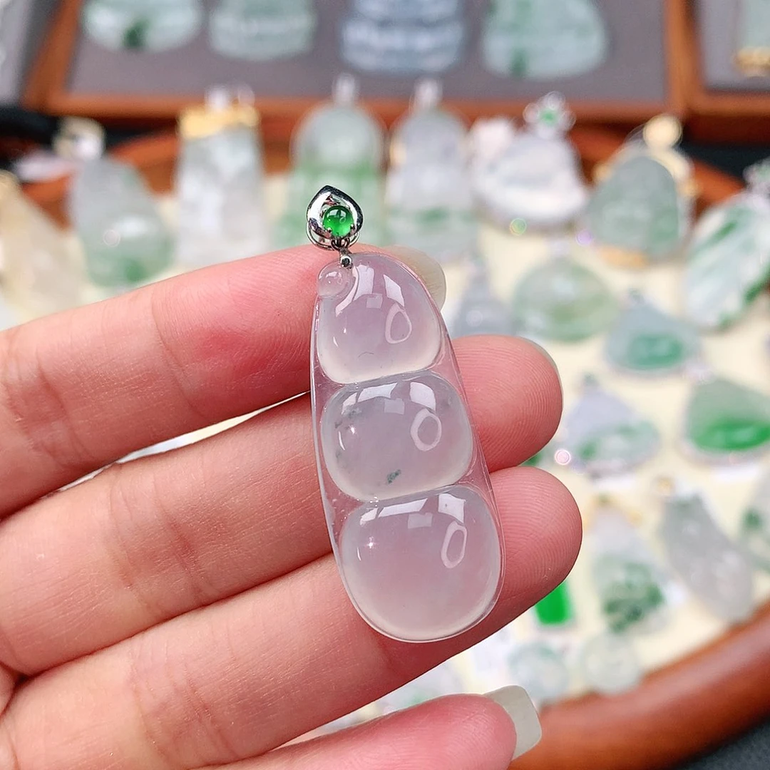 颈饰18K金镶嵌翡翠福豆