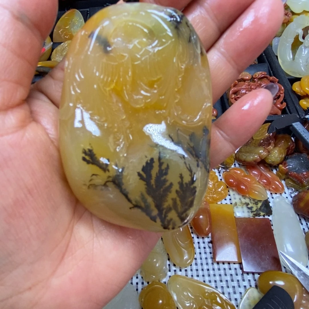 石英质玉（黄龙玉）颈饰合金
