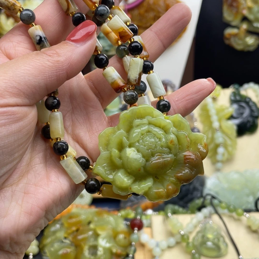 未镶嵌蛇纹石玉颈饰