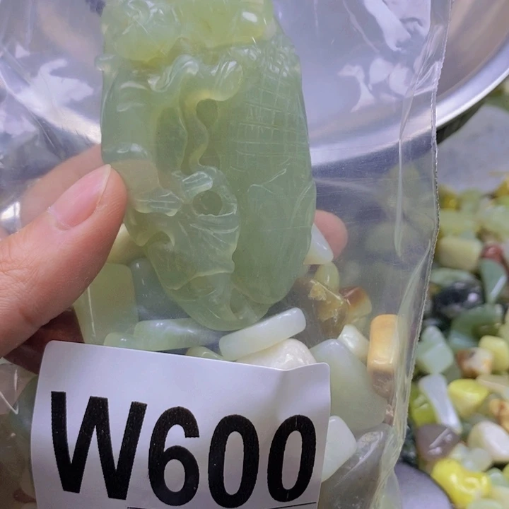 未镶嵌岫玉鱼缸石