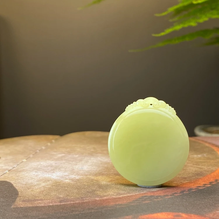 和田玉若羌黄口如意平安无事牌吊坠手工雕刻创意精美圆牌简约挂坠