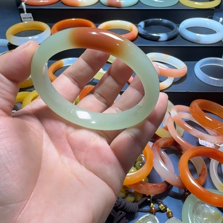 次***开石英质玉（金丝玉）未镶嵌手镯57