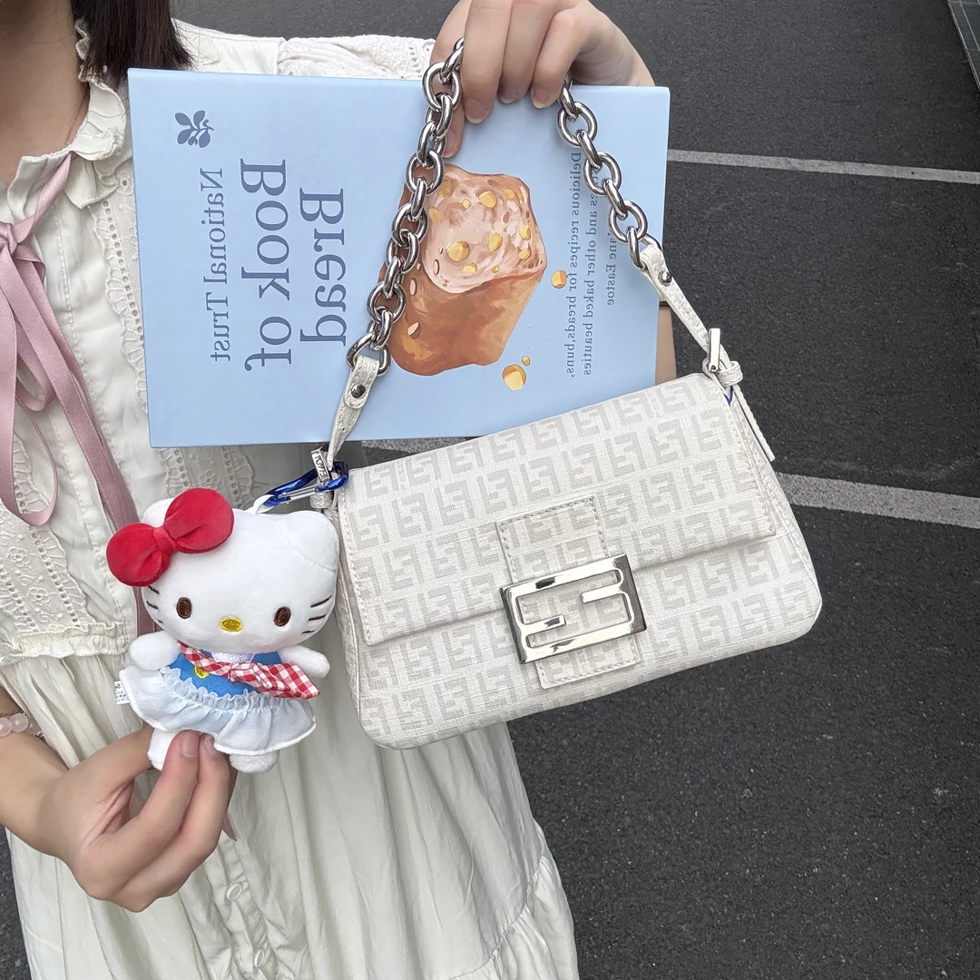 95新 FENDI/芬迪 白老花链条肩带小胖丁