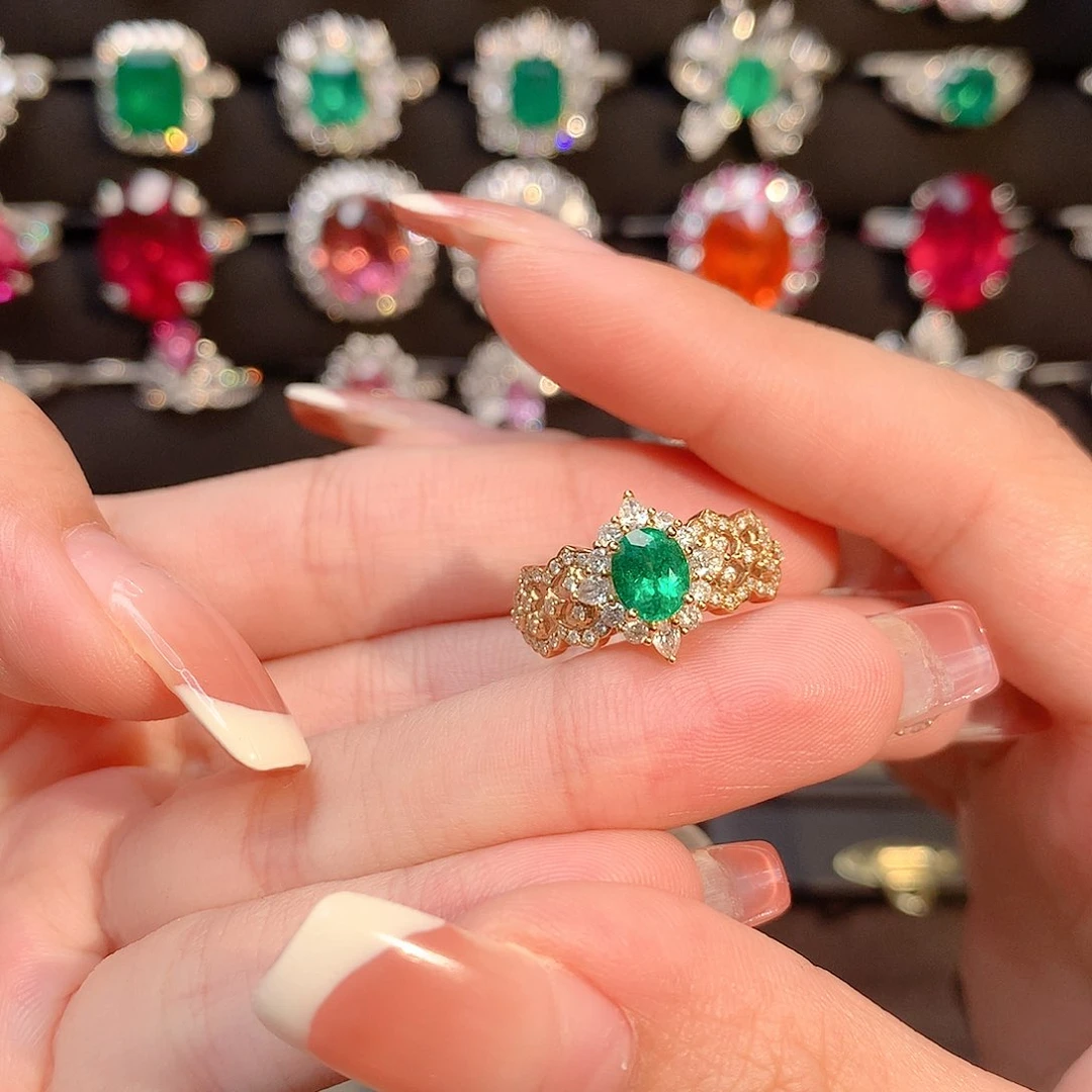 戒指18K金镶嵌祖母绿0.77ct