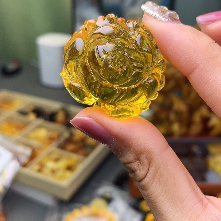 未镶嵌琥珀珠宝奇石
