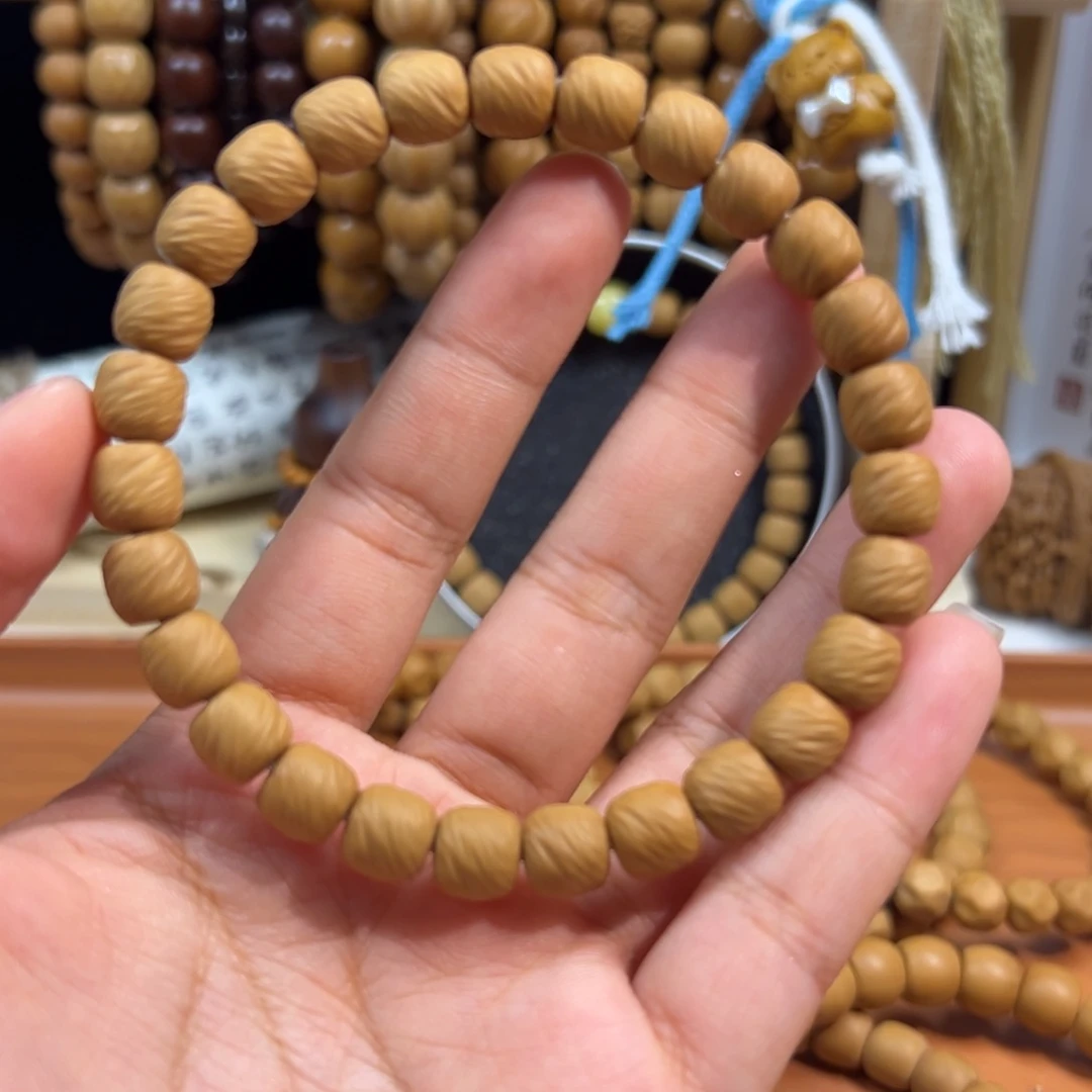 锌***猴头核桃吊坠云锦8+mm全品无暇