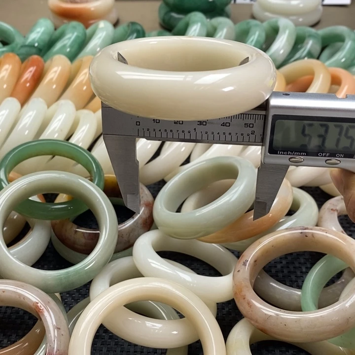 石英质玉未镶嵌手镯