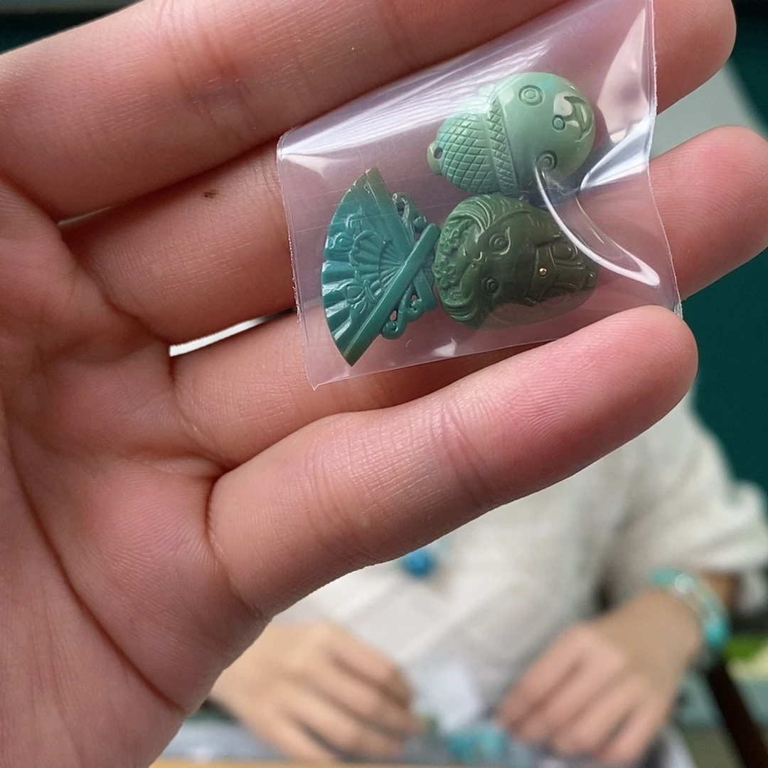 绿松石未镶嵌珠宝奇石