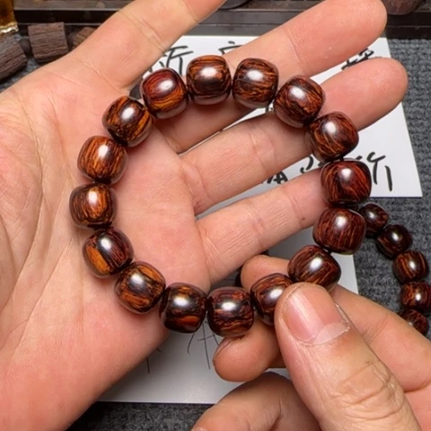 藤类h399海南红降1.3*1.4黒金手串