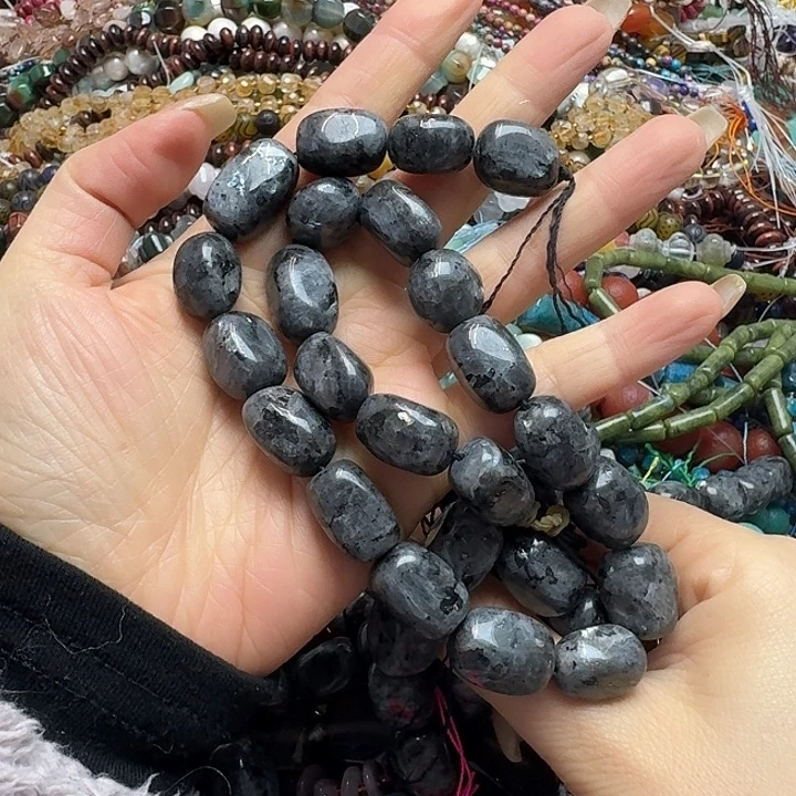 玛瑙/玉髓未镶嵌珠宝半成品一条12x17m黑闪光大块