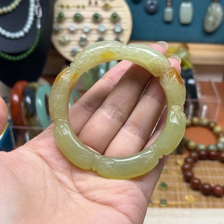 蛇纹石玉未镶嵌手镯