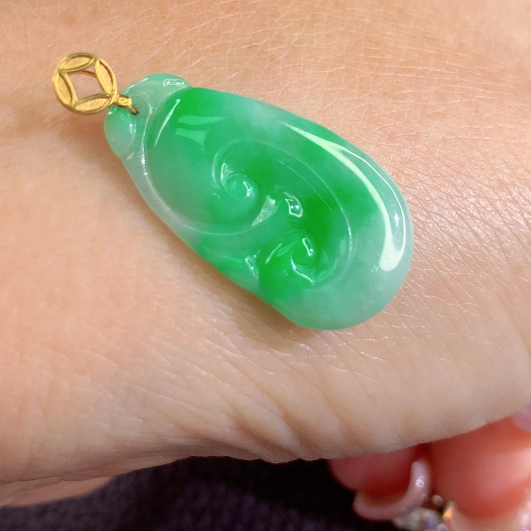 翡翠18K金镶嵌颈饰翡翠