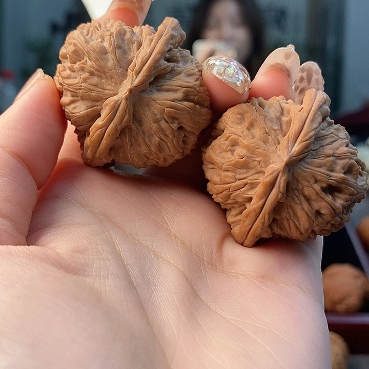 文玩核桃把件白狮子