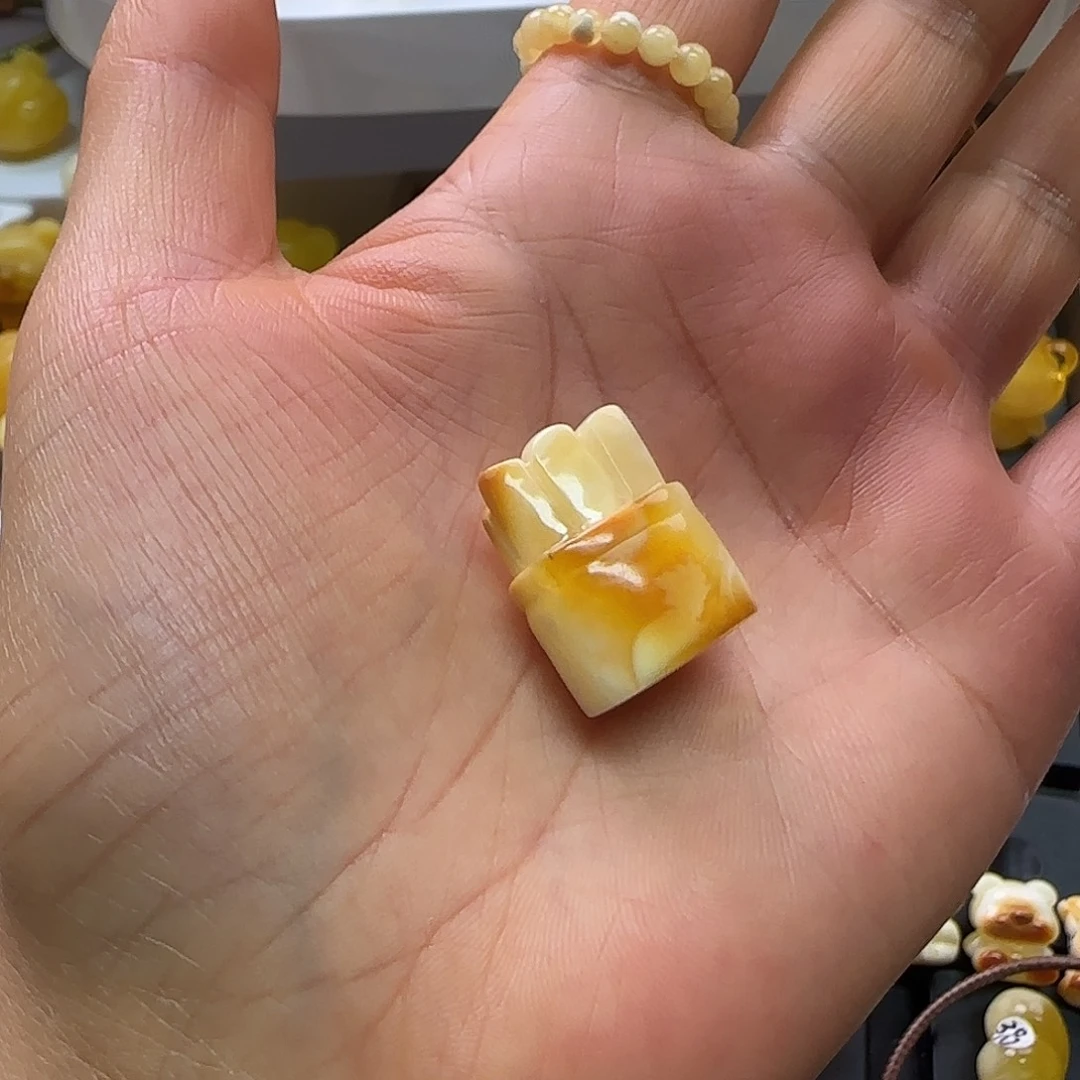 琥珀未镶嵌珠宝奇石