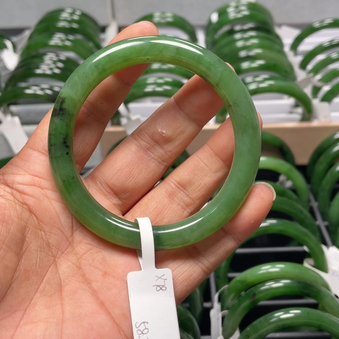 和田玉（碧玉）未镶嵌手镯