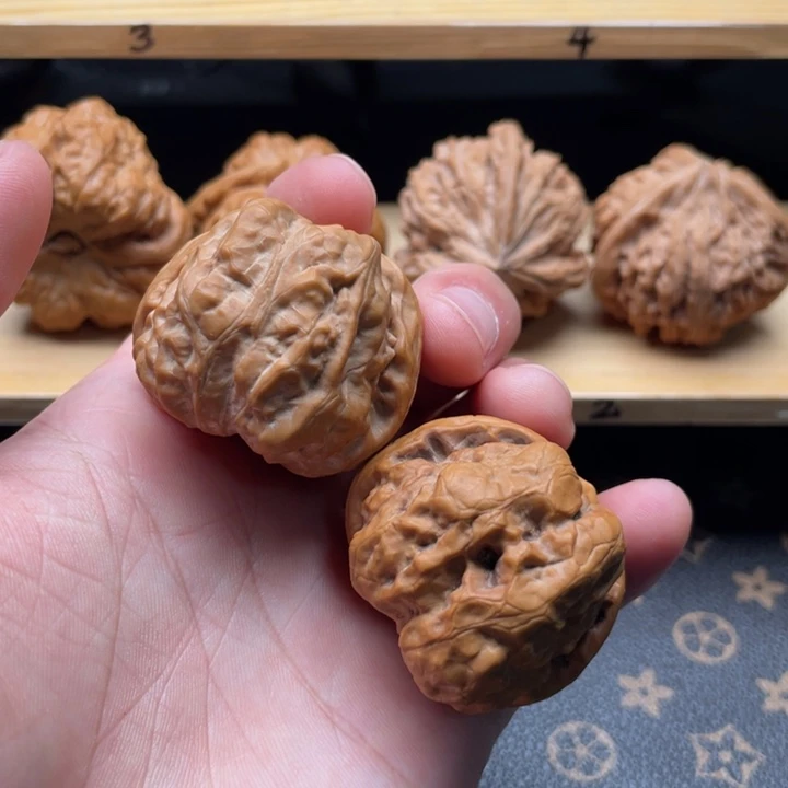 核桃蛤蟆头文玩核桃