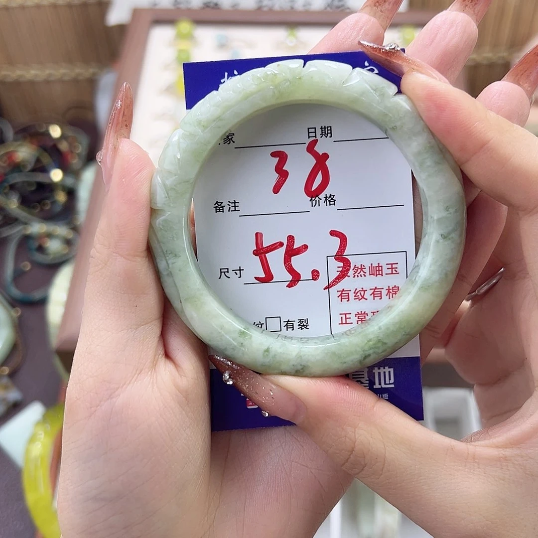 蛇纹石玉手镯未镶嵌羡****?