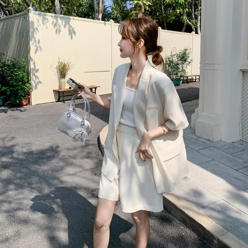 气质通勤米白色短袖西装休闲套装女装2025新款爆款西服短裤两件套