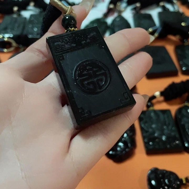 翡翠颈饰未镶嵌小****5