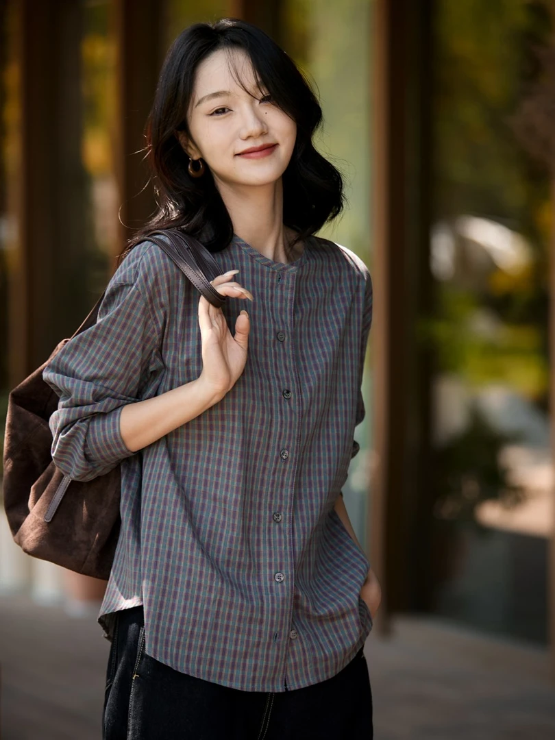 棉麻复古格纹圆领衬衫女式2025秋季新款文艺紫黛青色格子长袖外套