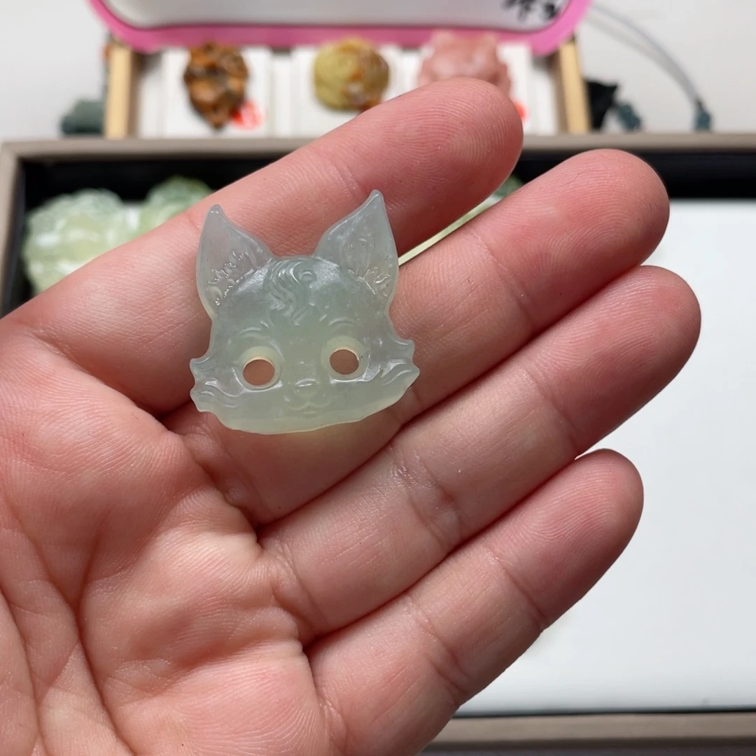 鱼***鱼未镶嵌蛇纹石玉颈饰
