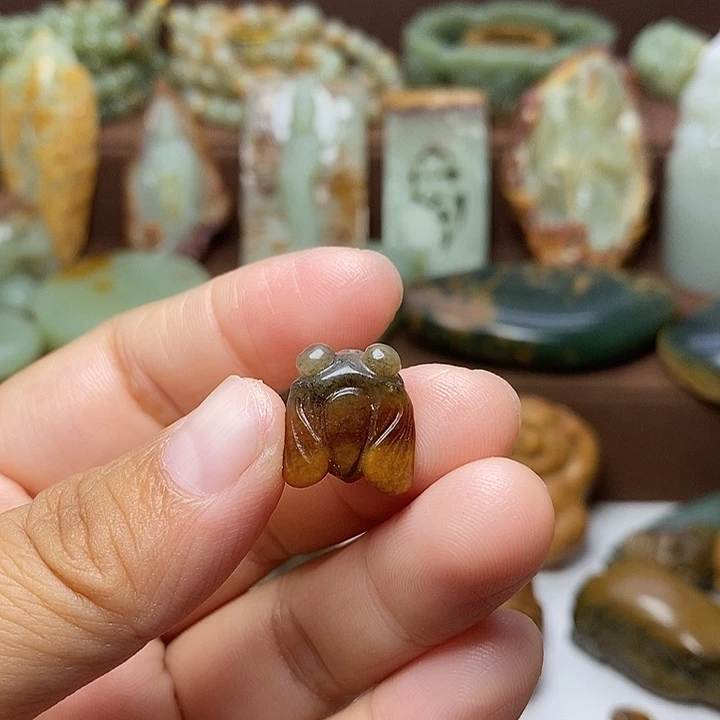 很***好颈饰未镶嵌岫岩河磨玉（透闪石质玉）