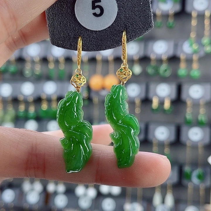 18K金镶嵌和田玉耳饰