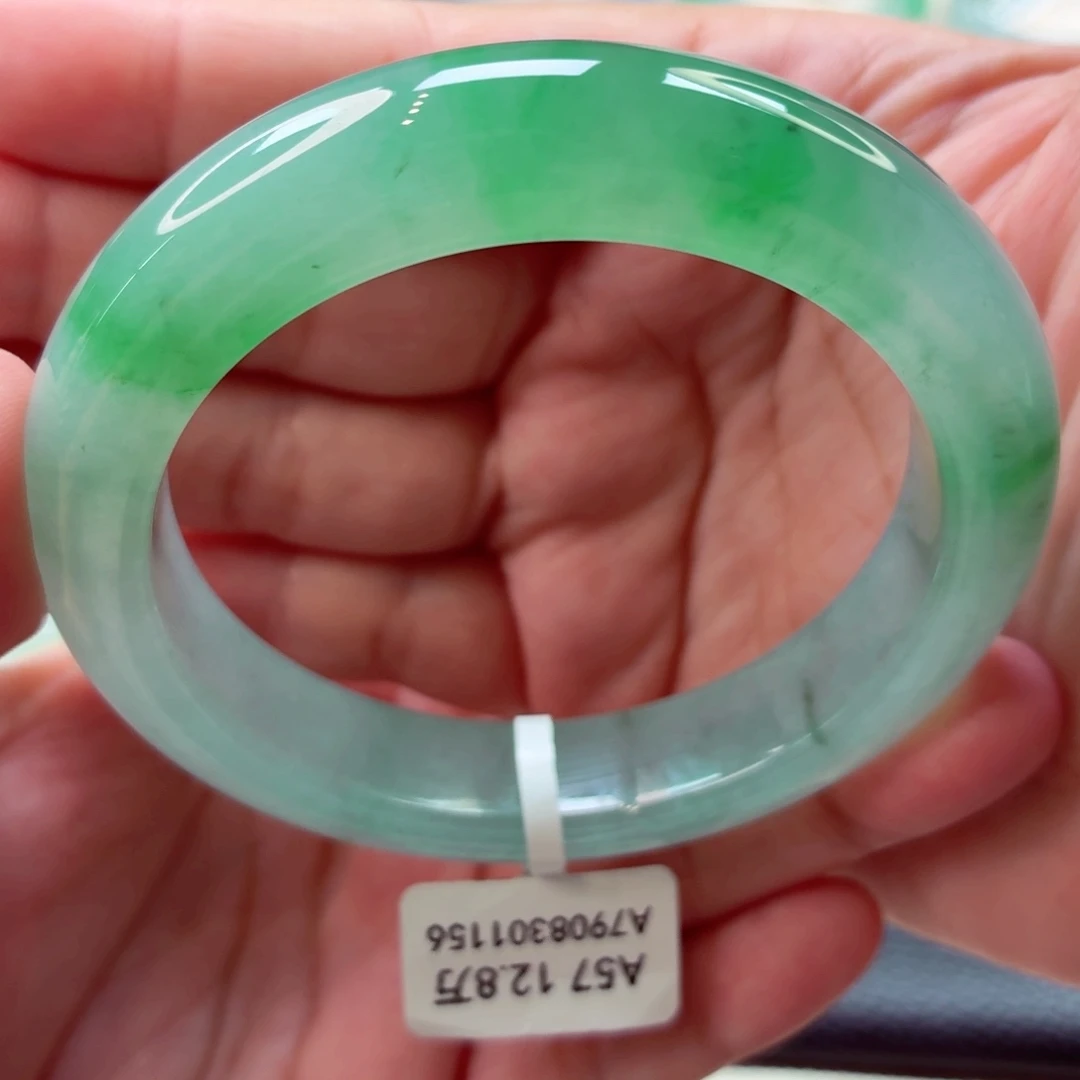 为***留翡翠未镶嵌手镯冰阳绿推荐11