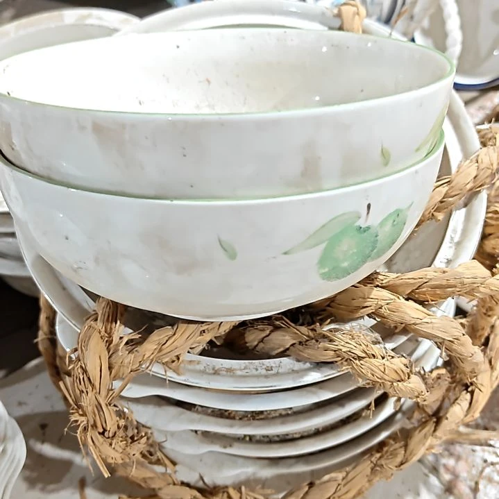 瓷片韭*花盘子碗茶壶啥都有