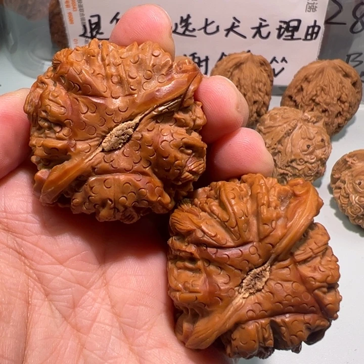 万***山文玩核桃把件44白狮子雕刻