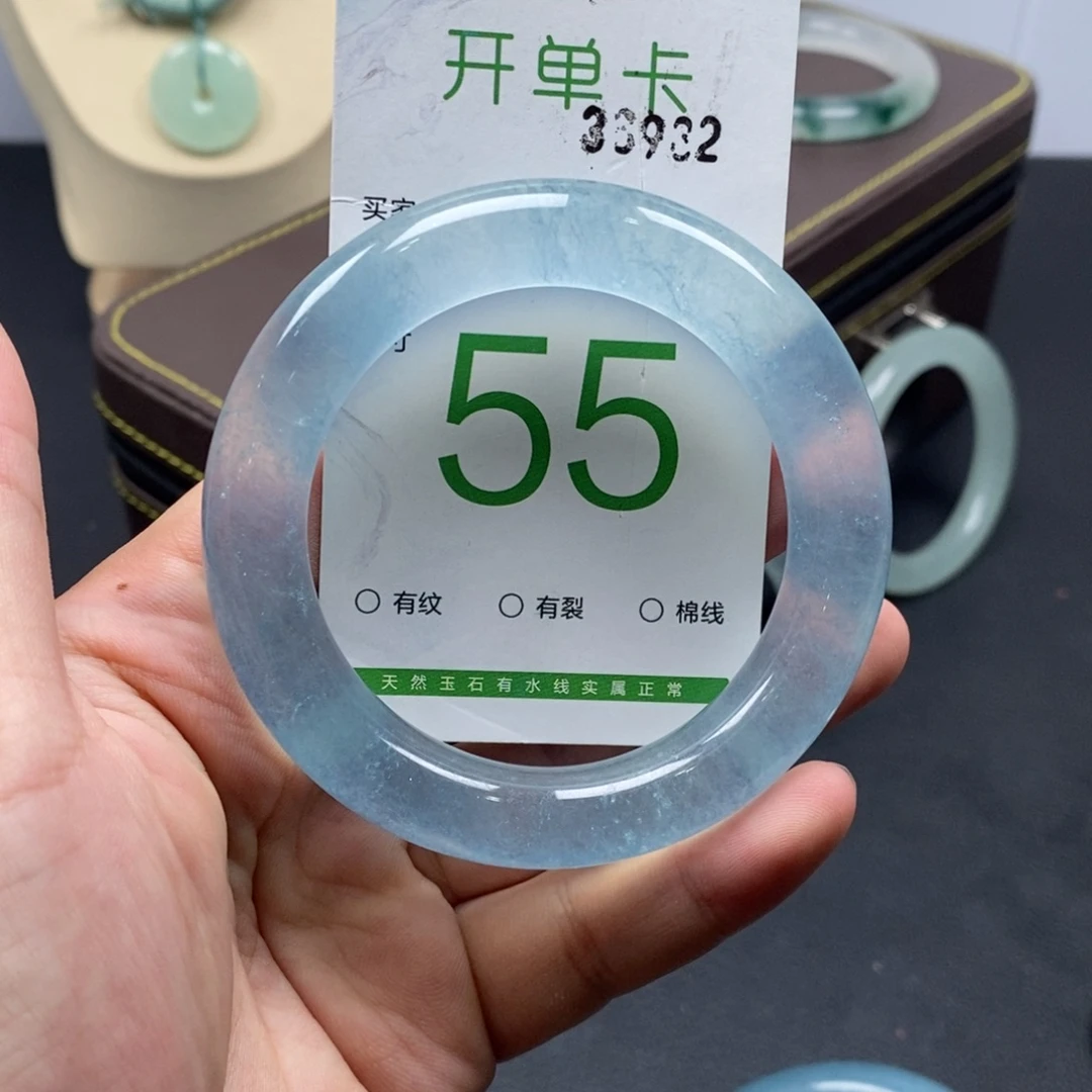 中***）未镶嵌手镯石英岩玉