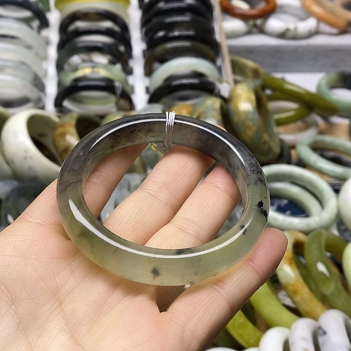 蛇纹石玉未镶嵌手镯