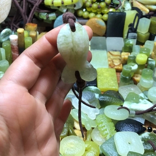 未镶嵌岫玉吊坠岫