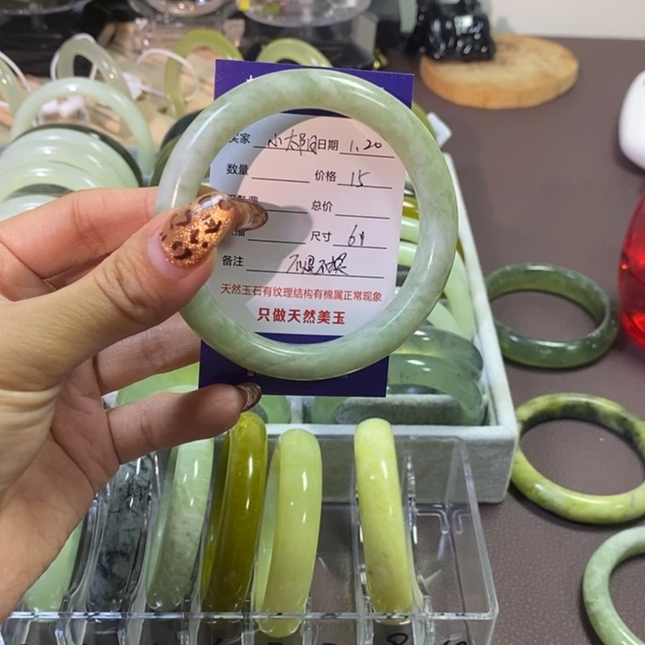 蛇纹石玉手镯未镶嵌