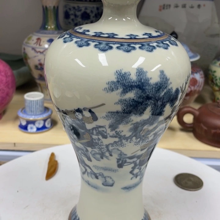 陶瓷青花梅瓶一件